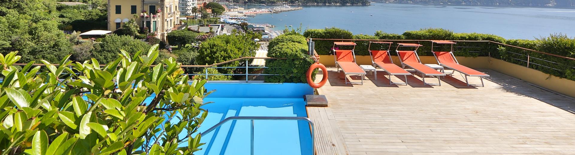 Try the pool and hot tub on the terrace of the best Western Hotel Regina Elena