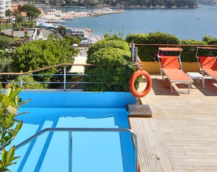 Try the pool and hot tub on the terrace of the best Western Hotel Regina Elena